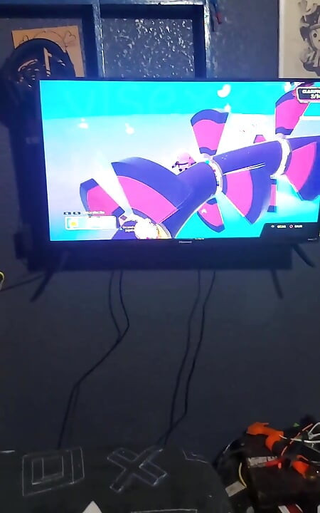 Otaku cadela gosta de ser fodida enquanto joga videogame