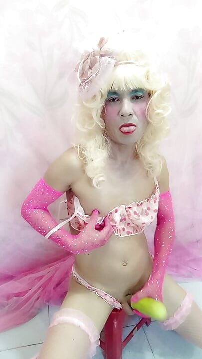 Oanh Le transgender wearing sexy lingerie porn avalanche using new technology