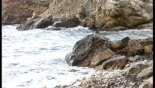 İri göğüslü harika hatun açık havada amını yalatıyor