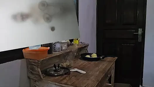 Jade Топлес готовит