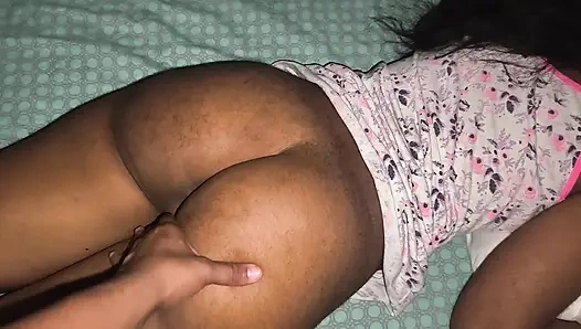 TETANGGA BERBARING MENCARI PENIS DI INTERNET