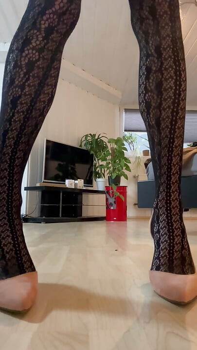 Sissy viene sul dildo