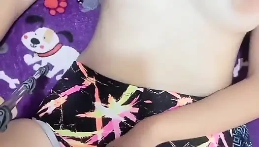 Sana ne kadar lezzetli dokundum! Azdığımda bayılıyorum, daha fazlasını görmek ister misin sevgilim?