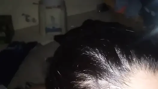 Dört ayak üzerinde sikiliyor ve ağzından sikiliyor, oral seks, domaltmalı