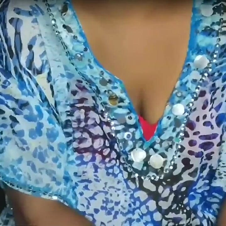 Sri Lankan MILF Cam Session with Her Fans