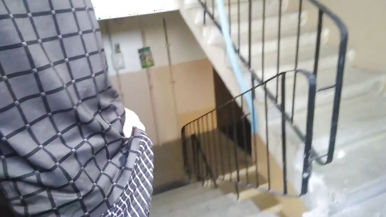 Sucking my cock in the entrance