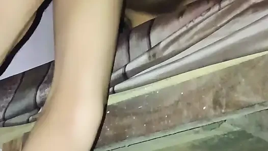 Ehemann fickte seine ehefrau und brachte ihre muschi zum squirten