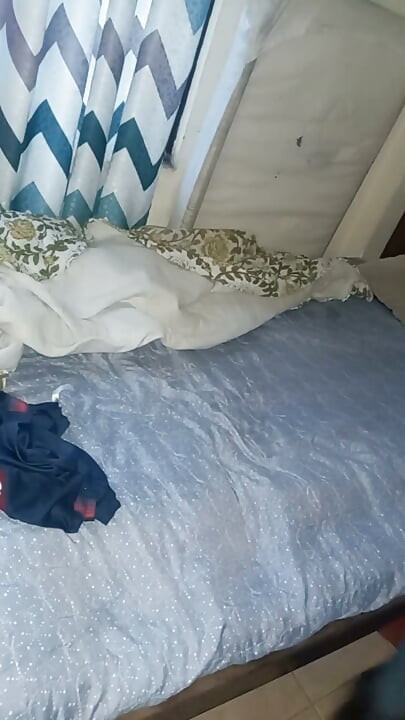 Binnenlands meisje op vier geneukt door haar werkgever