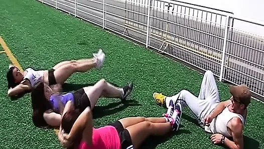 Büyük memeli Fransız genç kız pratik yaptıktan sonra yarağa biniyor