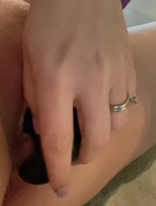 Fucking my pussy with vibrating toy