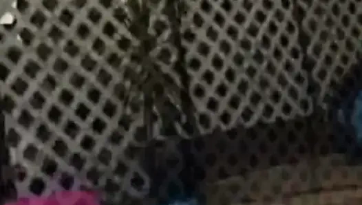 Соло-сессия Brandon у бассейна