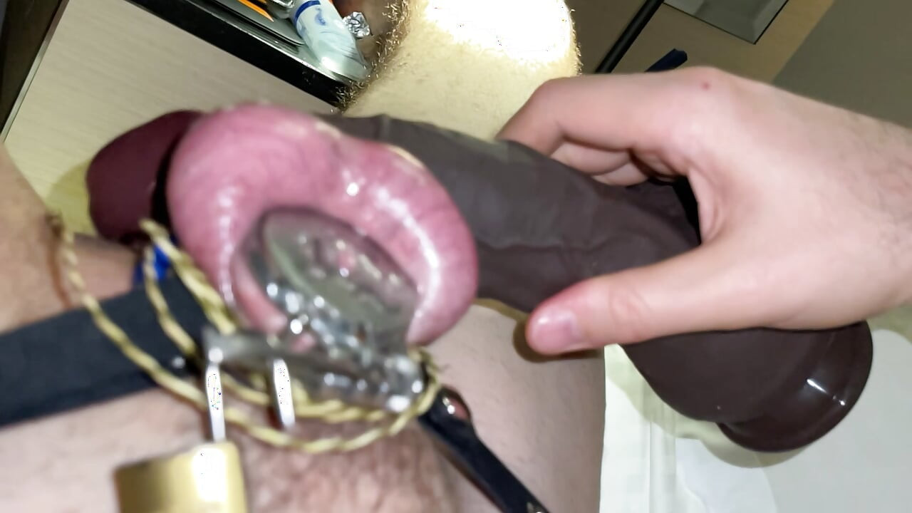 Phẳng kim loại lồng bóng plapping và ballbusting