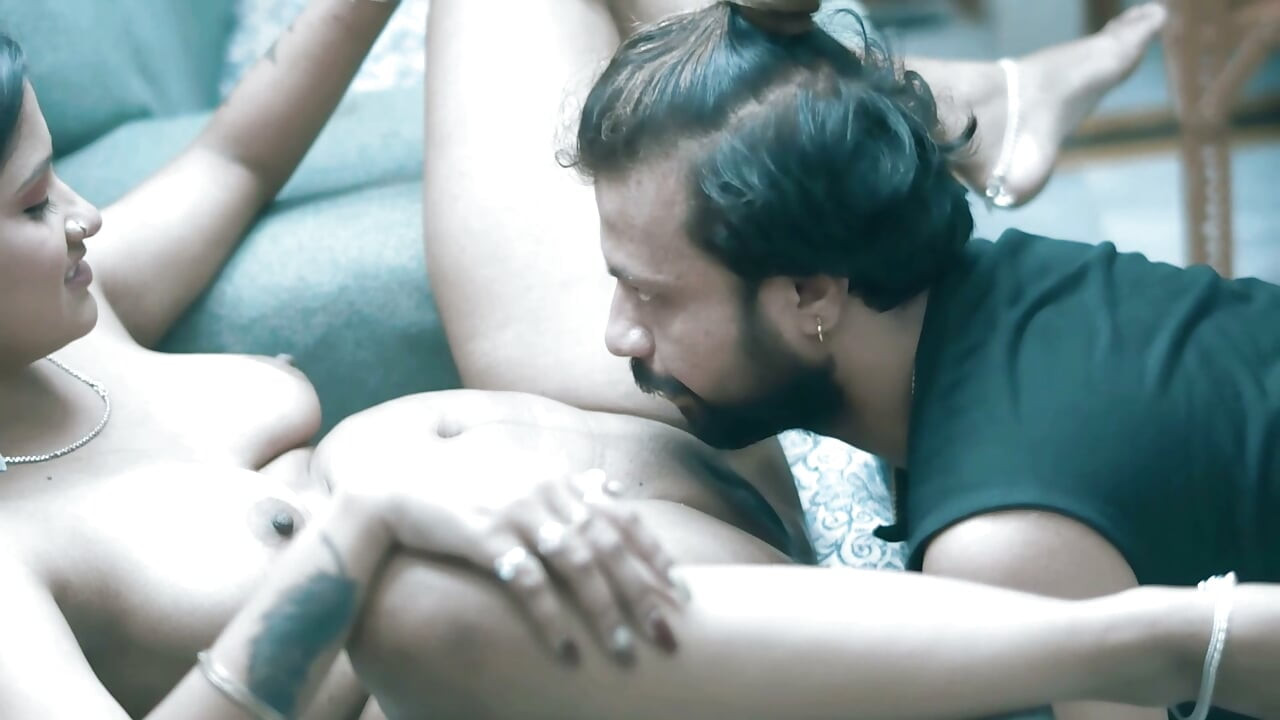 Desi ladki ko uska boyfriend ne ghr aa kar jamkar chudai kiya hindi hot sex movie