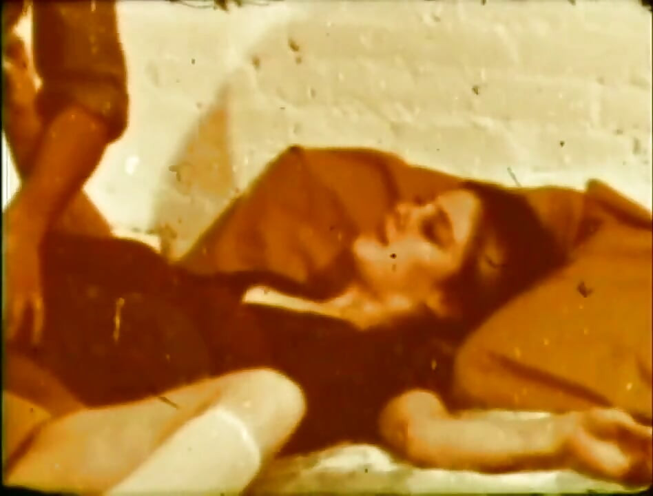 जंगली अश्लील कुतिया के लिए एक विशाल बड़ा लंड