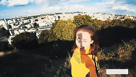 Halka açık sakso ve ağıza boşalma sürtük fitness modeli