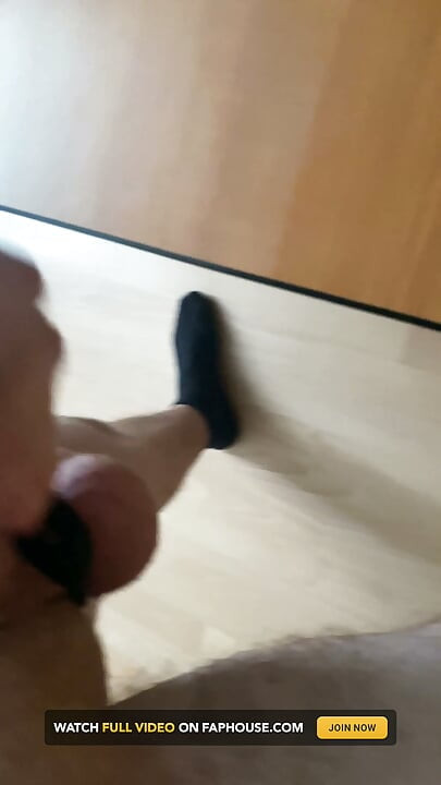 Cumshot with 15cm Cock Shocks Pornstars