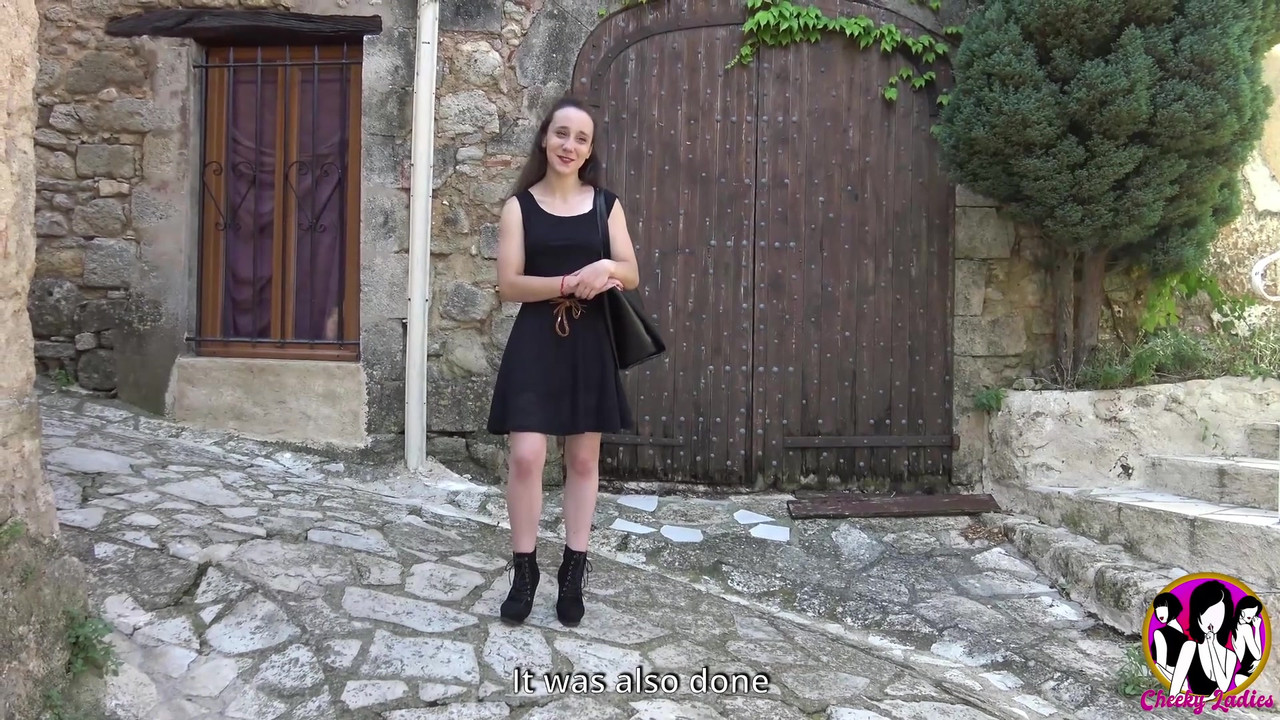 热 amandine 在户外三人行中乱搞