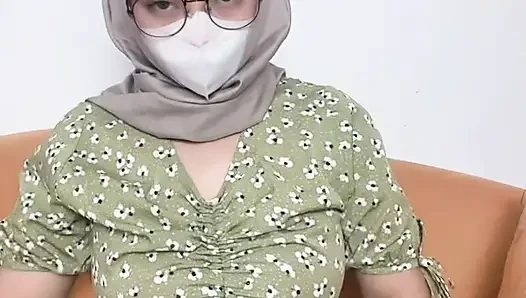 Mama muda belia pamer tubuh yang sempurna