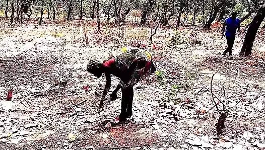 Dorfpaar, liebt es zu reiten, zu lutschen, muschi auf BBC-MILF-mädchen zu dehnen, nach der arbeit auf dem bauernhof
