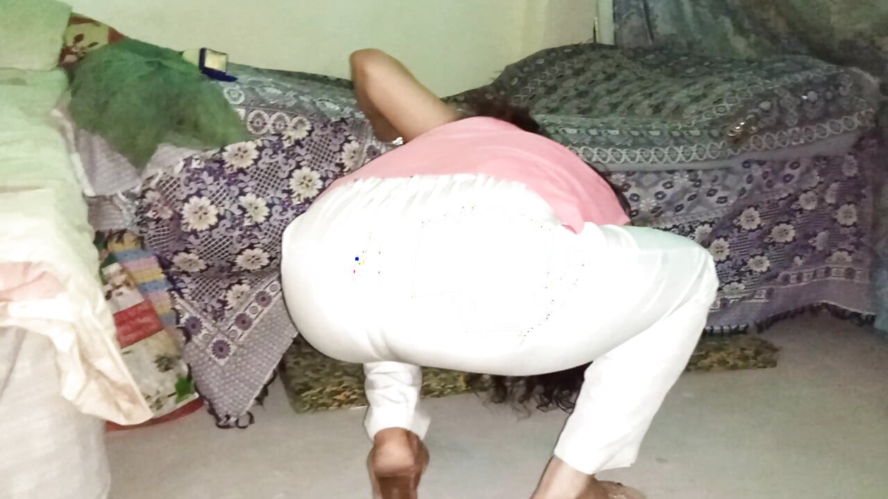 Ma femme de ménage desi coincée et baisée