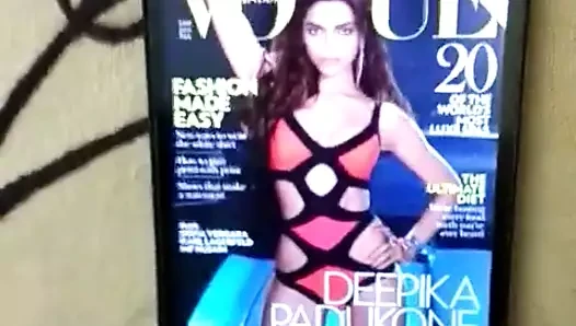 Deepika Padukone'a boşalıyor