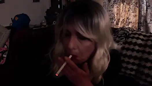 Yatmadan önce sigara içiyor ve mastürbasyon yapıyor