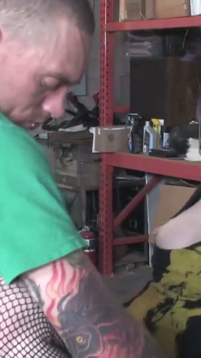 Punker Girl auf Waschmaschine gefickt | Clip 2