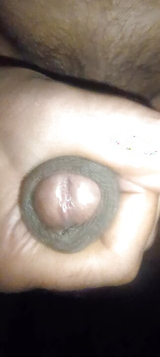 Ayo sayang, taruh celanaku di lututmu dan nyepong besarku