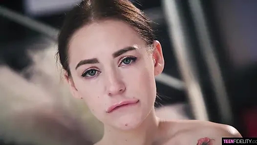 Teenfidelity - cewek ukraina emma evans dicrot di dalam