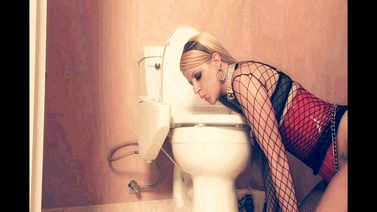 Perverted Games for Slutty Blonde Cumshot in the Ass