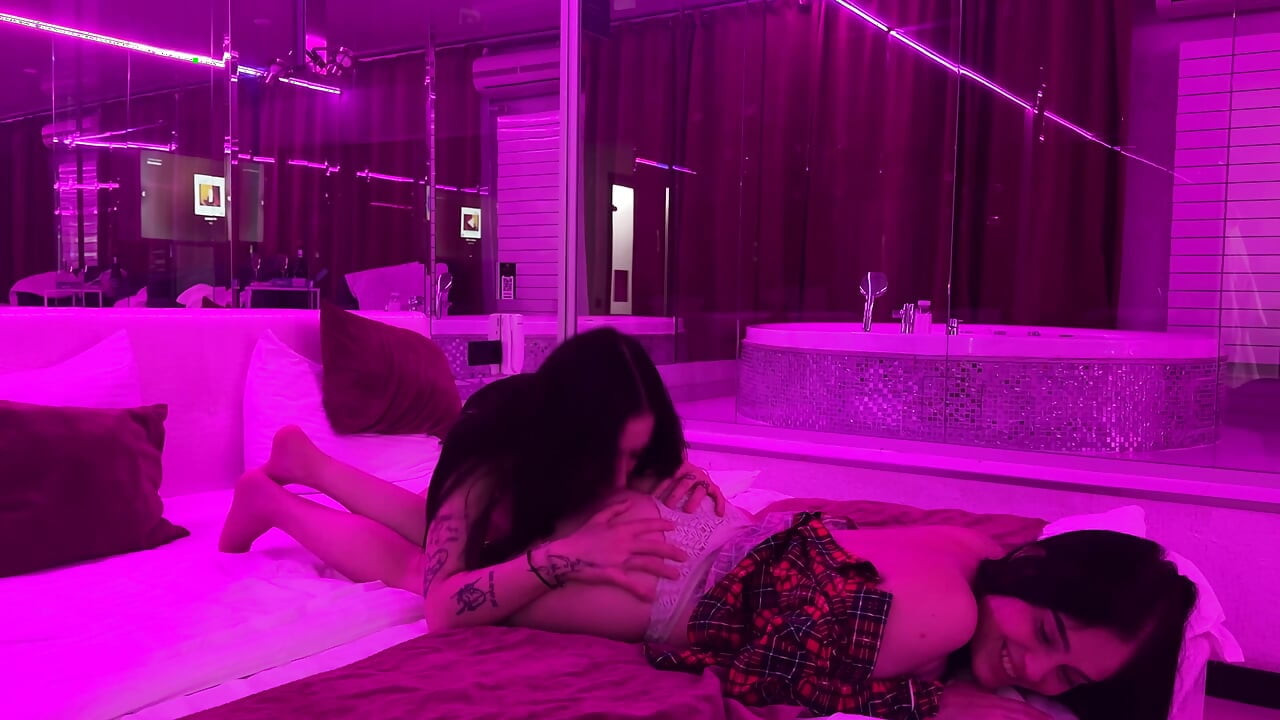 I forced my dirty stepsister to lick me in the hotel