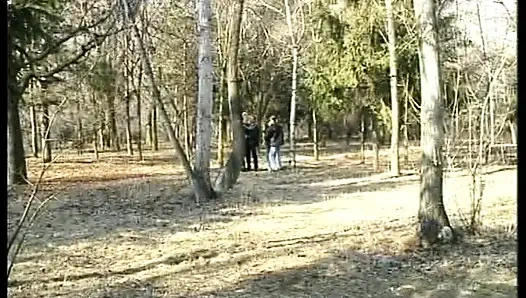 Di balik pintu jerman dientot dengan rajin