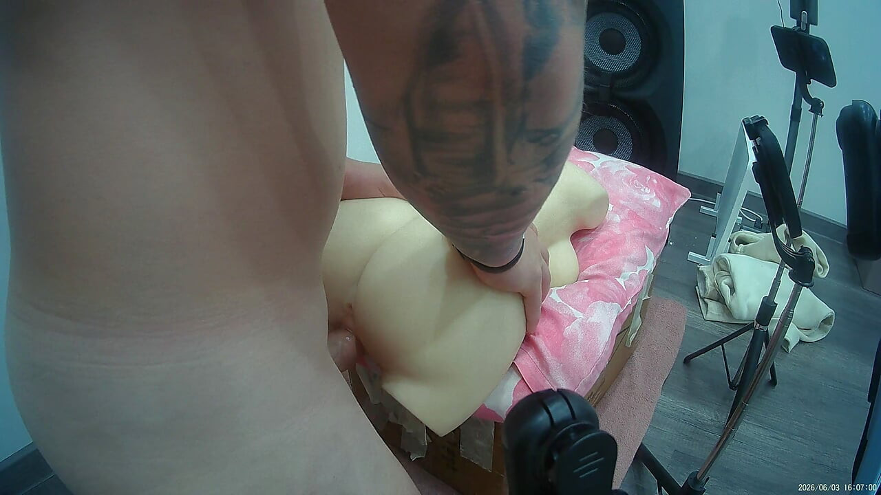 I Left for a Few Minutes and My Roommate Found My Sex Doll
