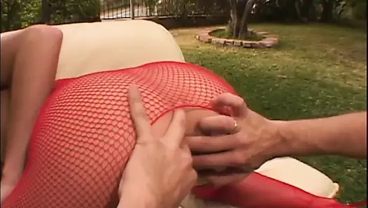 Блондинку-шлюшку почти не трахнули на улице