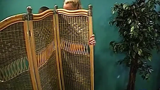 Geile Asiatin Mit Dd-titten Squirtet Ihre Muschi Im Neon-badezimmer!