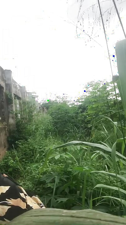 粗糙. 一座未建成的建筑后方的甜美性爱, 我把尿在他的嘴里