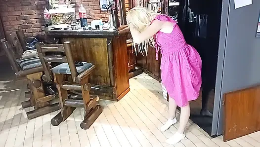 Ich ficke den kühlschrank, während mein freund zuschaut