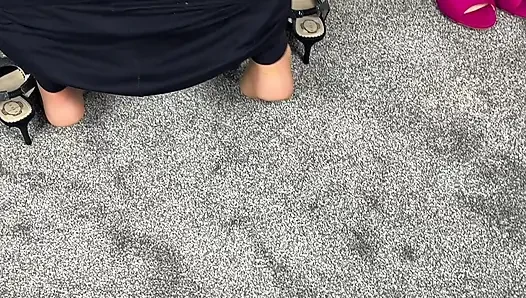 Mrs Mature Feet and her big granny pants 423