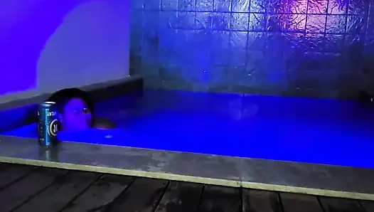 Üvey oğlu içeri girip onunla seks yaparken üvey anne çıplak duş alıyordu.