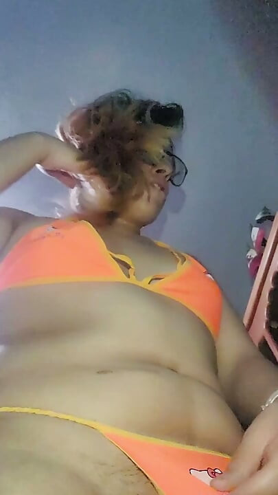Novia trans baila con lenceria sexy