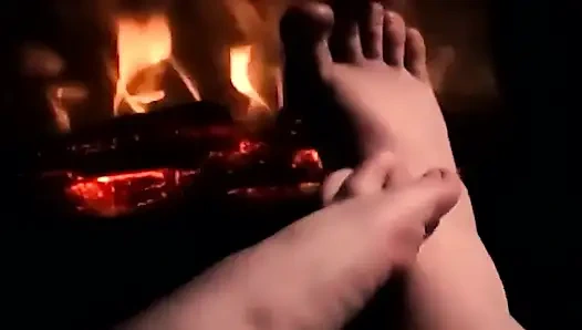 Aufwärmen meiner Füße, um ihnen einen schönen heißen Footjob zu geben, keine Kopfhörer erforderlich