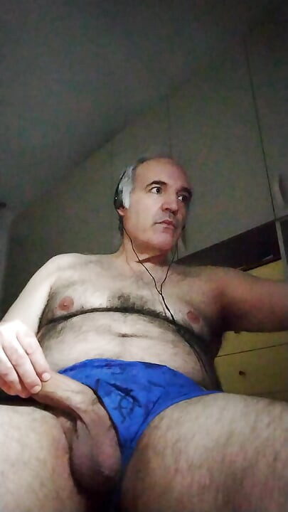 Drkala sam svoj kurac dva sata, napokon sam svršila