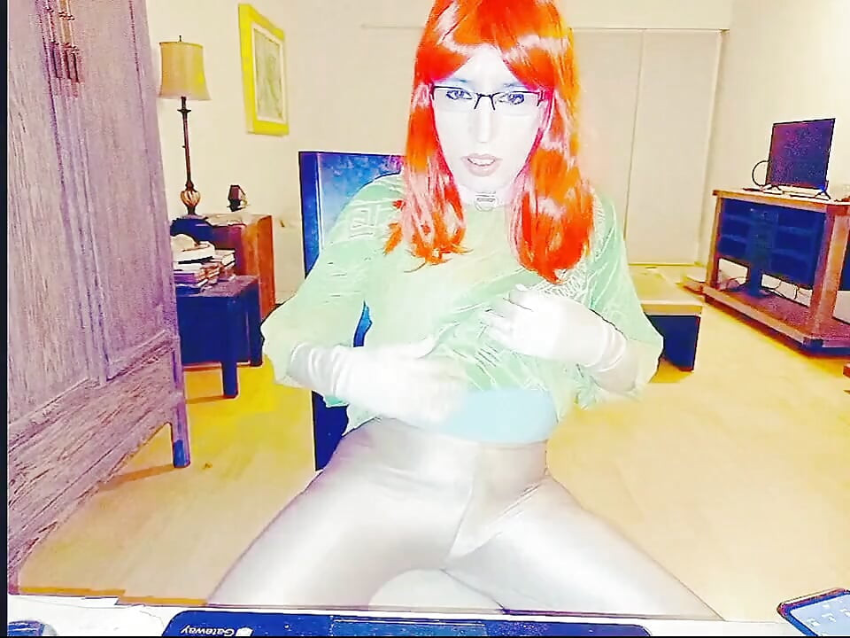 Tammysissy masturboi pissipelien kanssa