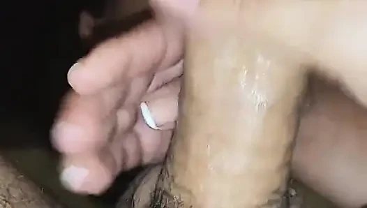Kölem örümcek adamı taklit etti ve süt gırtlağına kadar baş aşağı durdu