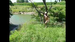 Dia de nudez no rio
