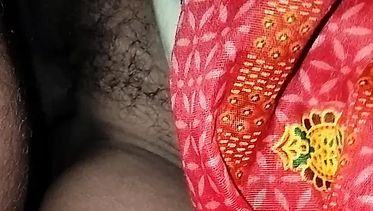 Aku ngentot saudara iparku yang kurus di kamar baru untuk pertama kalinya sama kontol 15 inci.