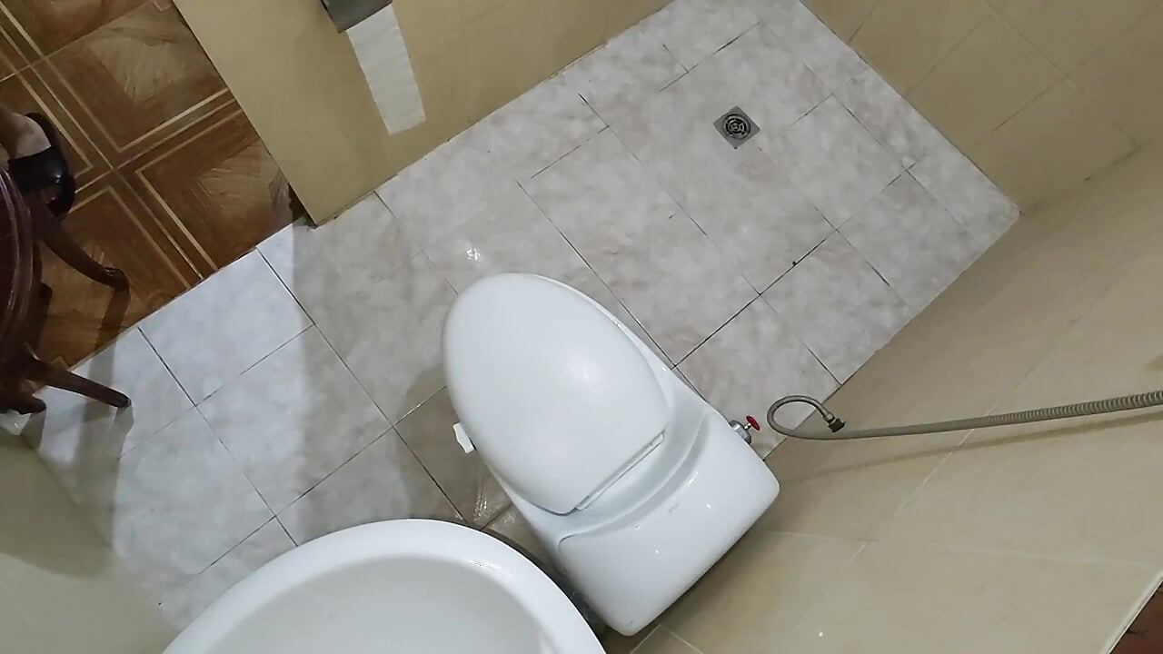 Din nou, după evacuare, îl apuc pe fratele vitreg și îi ling toată coada, apoi o scot pe Lechita cea fierbinte.