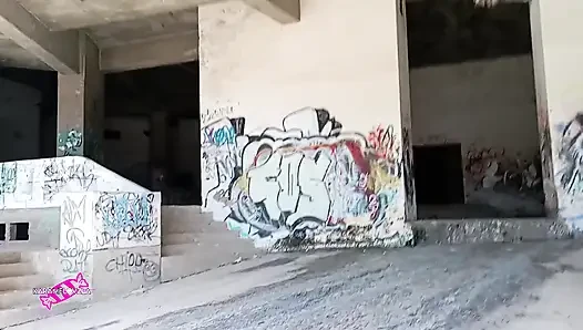 Bir yabancı buldum ve işi bitene kadar onu emdim
