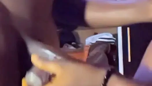 Komşumun kıvrımlı yarağını sevdiğim için erkek arkadaşımı aldattım