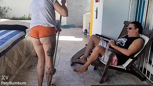 Jaguar'ın arkadaşı benim spor salonuna gitmemi bekliyor ve poposunu ve vajinasını kocama verdi